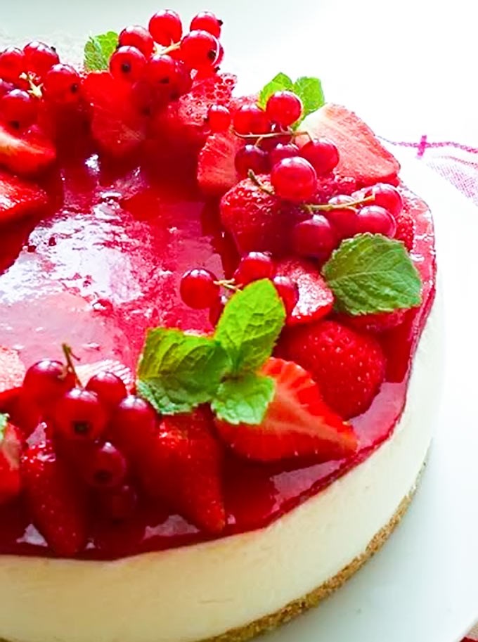 Cheesecake di ricotta fragole e ribes