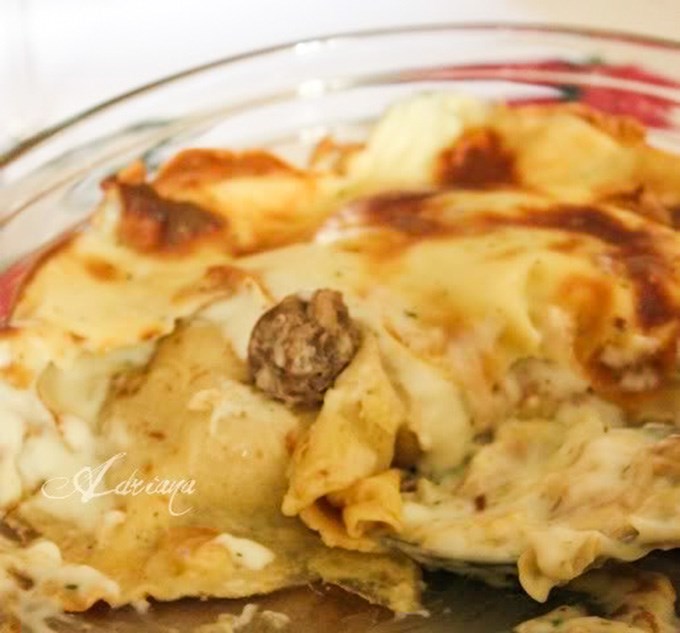 Crespelle con ragù di salsiccia e verza