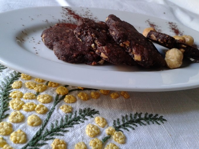 Biscotti nocciole e cioccolato